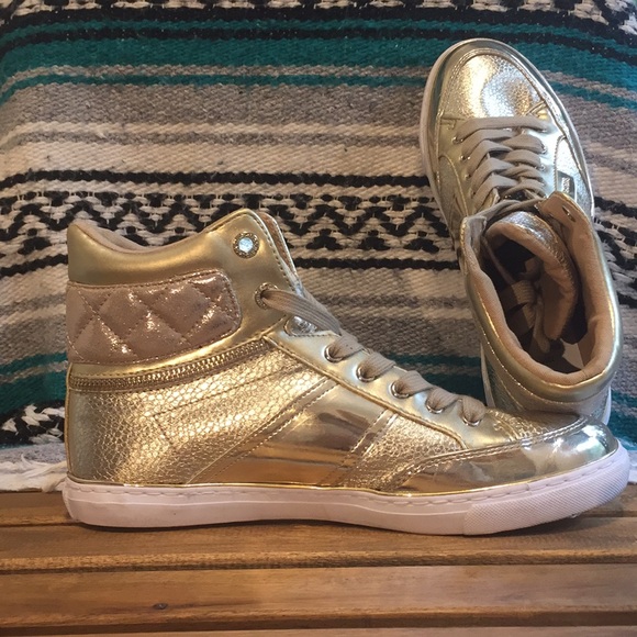 (SOLD) Guess High top sneakers - Ombae - Picture 2 of 2